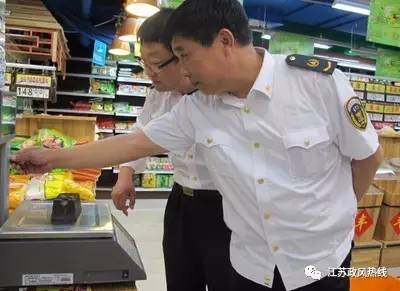 到市集或商場買東西要想不缺斤少兩,就得看商家是不是統一配的電子稱。(圖1) 電子秤